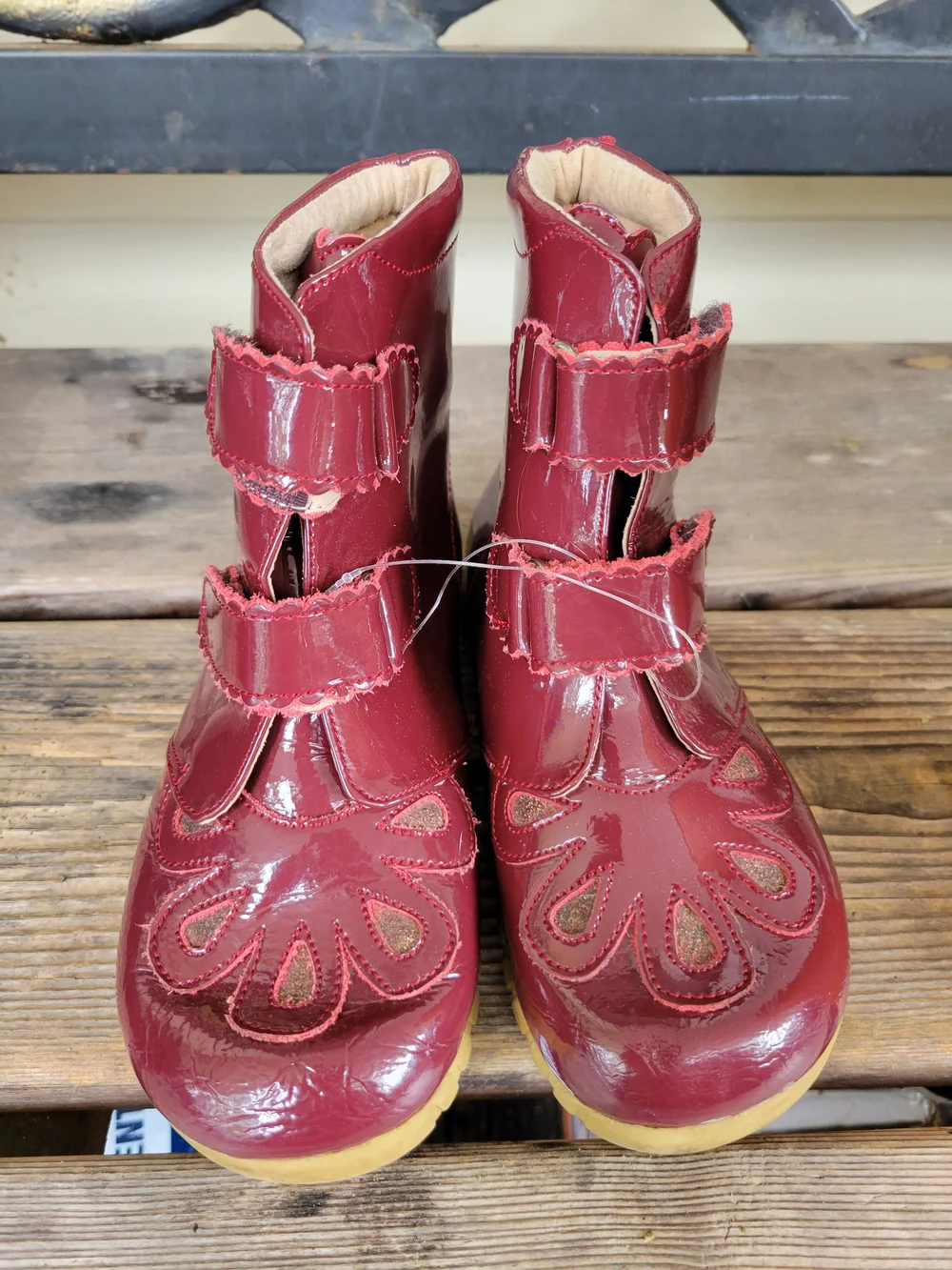 LIVIE & LUCA / FLORET SZ 11C VGUC MAROON patent petals & scalloped Boots